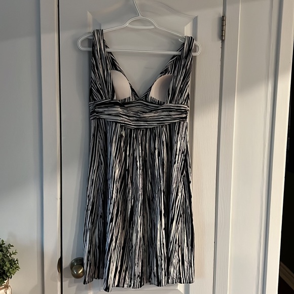 Striped dress. Knee length or shorter - Picture 2 of 2